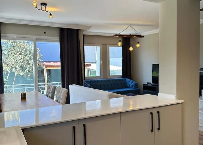 Stylish In Kusadasi, 5 Minutes To The Center And The Sea Holiday home *
